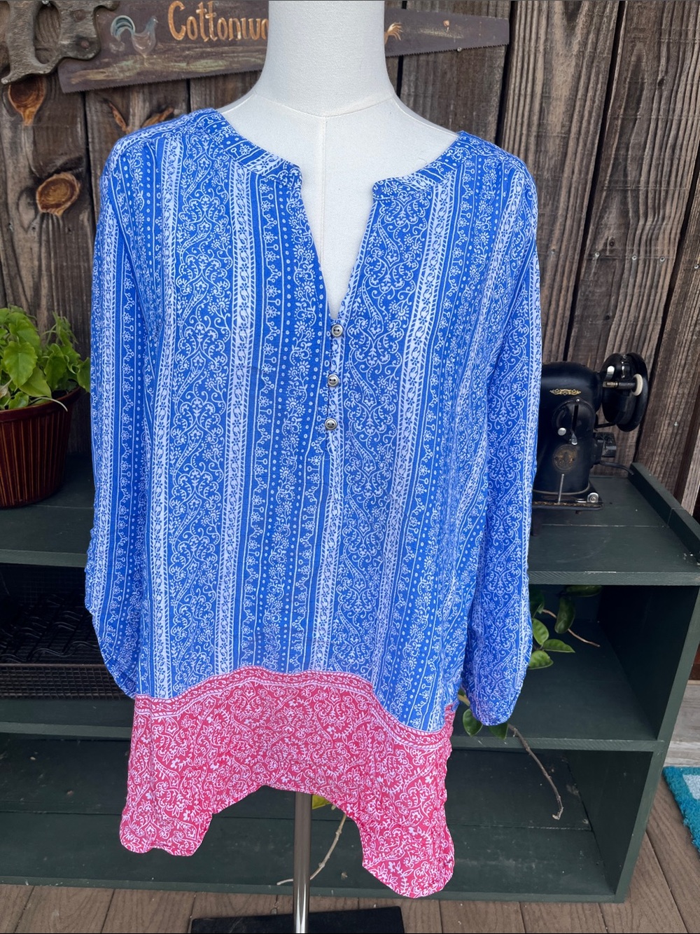 XL Retro look vintage style soft peasant  top in mixed fabrics/blue and red